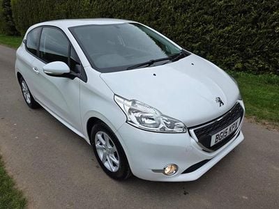 Used Peugeot 208 Active 110 HP (80 kW) 2015 White Hatchback