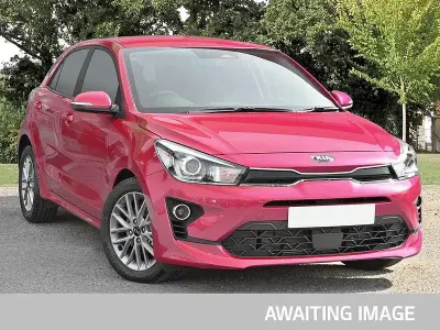 Begagnad Kia Rio 84 HK (61 kW) 2022 Röd Halvkombi