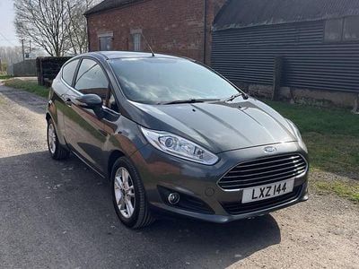 Used Ford Fiesta Zetec 82 HP (60 kW) 2015 Grey Hatchback
