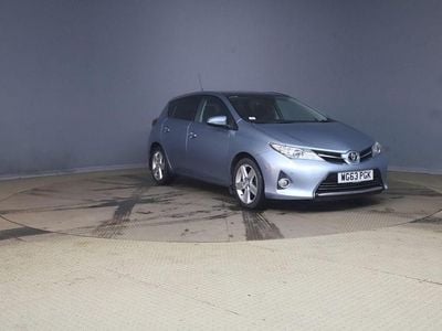 Used Toyota Auris 132 HP (97 kW) 2013 Blue Hatchback