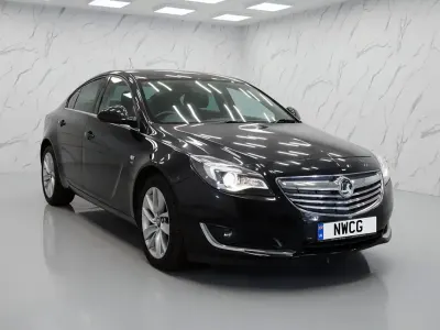 Usado Vauxhall Insignia SRi 140 CV (102 kW) 2015 Negro Utilitario
