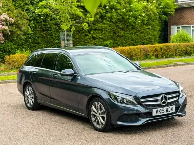 Usado Mercedes C300 2015 Gris Familiar