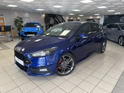 Used Ford Focus ST 250 HP (183 kW) 2015 Blue Hatchback