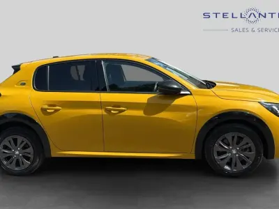 Used Peugeot e-208 Allure Premium 98 kW (134 HP) 2022 Yellow Hatchback