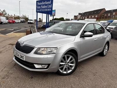 Silver Used 2014 Skoda Octavia Elegance Hatchback | £8,995 (Good price)