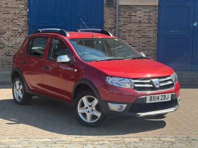 Used Dacia Sandero Lauréate 90 HP (66 kW) 2014 Red Hatchback