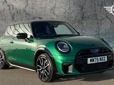 Used Mini Cooper Hatch 113 kW (154 HP) 2025 Green Hatchback