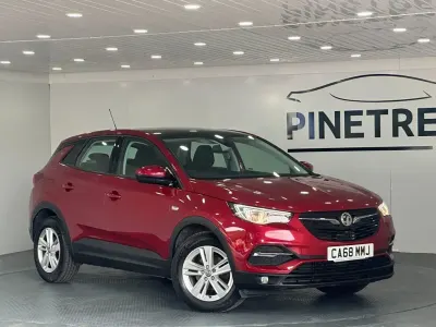 Used Vauxhall Grandland X S 130 HP (95 kW) 2018 Red SUV