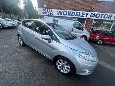 Used Ford Fiesta Zetec 2010 Metallic silver Hatchback