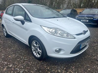Używany Ford Fiesta Zetec 81 KM (59 kW) 2012 Biały Hatchback