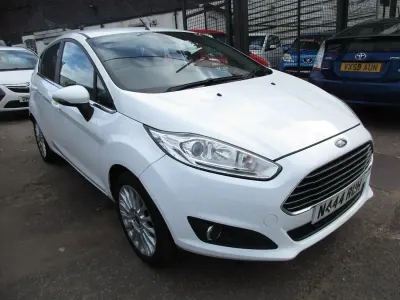 Używany Ford Fiesta Titanium 125 KM (91 kW) 2013 Biały Hatchback