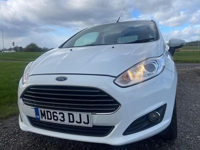 Used Ford Fiesta Zetec 82 HP (60 kW) 2014 White Hatchback