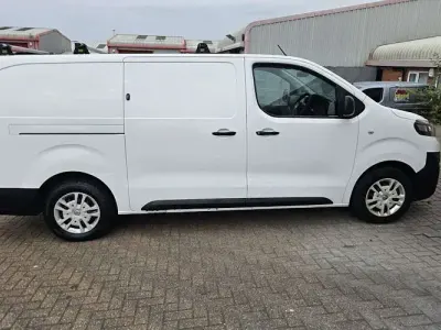 Used Vauxhall Vivaro 101 HP (74 kW) 2019 White MPV
