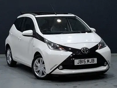 Used Toyota Aygo x-press 68 HP (50 kW) 2015 White Hatchback