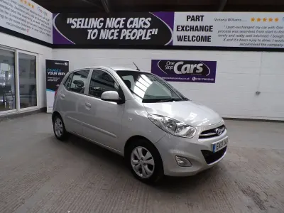 Gebraucht Hyundai i10 Active 83 PS (61 kW) 2013 Silber Kleinwagen