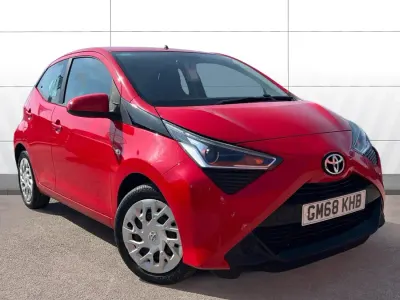 Used Toyota Aygo X-play 72 HP (52 kW) 2019 Red Hatchback