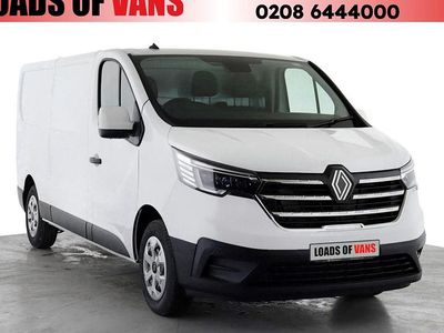 Solid glacier white New 2025 Renault Trafic MPV | £23,980 (Good price)