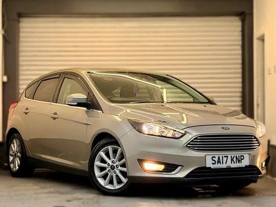 Used Ford Focus Titanium 120 HP (88 kW) 2017 Silver Hatchback