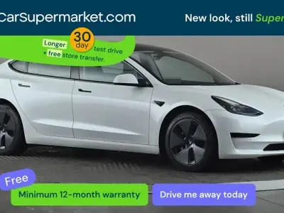 Używany Tesla Model 3 Standard Range 208 kW (283 KM) 2021 Biały Sedan/Limuzyna