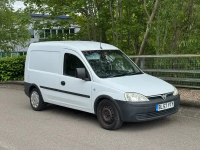 Usado Vauxhall Combo 2008 Branco Monovolume