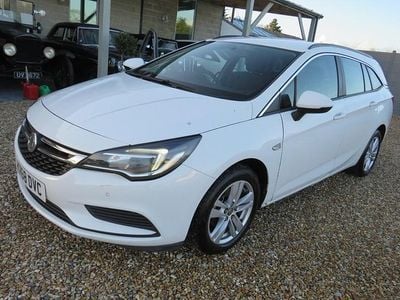 Used Vauxhall Astra 2018 White Estate