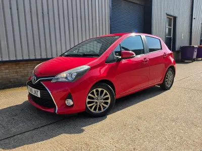 Used Toyota Yaris 90 HP (66 kW) 2016 Red Hatchback