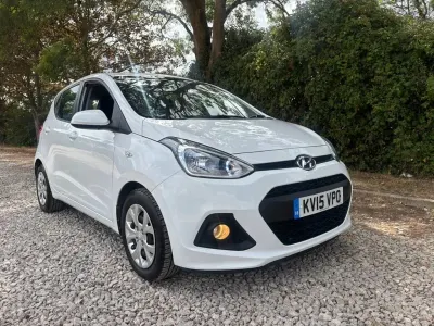 Used Hyundai i10 SE 87 HP (63 kW) 2015 White Hatchback