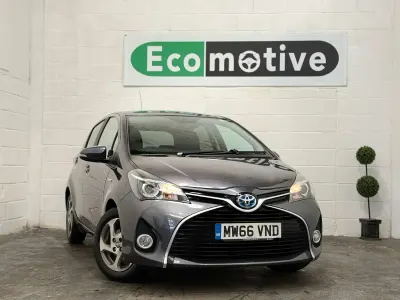 Used Toyota Yaris Hybrid 101 HP (74 kW) 2017 Grey Hatchback