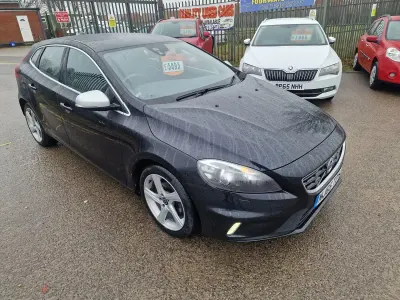Used Volvo V40 R-Design 115 HP (84 kW) 2015 Black Hatchback