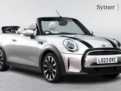 Usado Mini Cooper Exclusive 134 HP (98 kW) 2023 Prateado Citadino