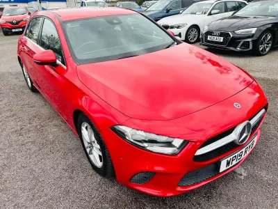 Begagnad Mercedes A180 Executive 2019 Röd Halvkombi