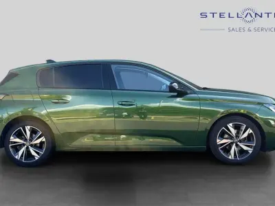 Used Peugeot 308 Allure 129 HP (94 kW) 2023 Green Hatchback