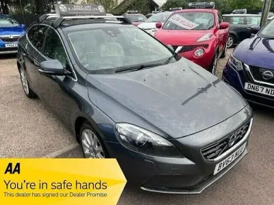 Usado Volvo V40 SE Lux 115 HP (84 kW) 2013 Cinzento Citadino