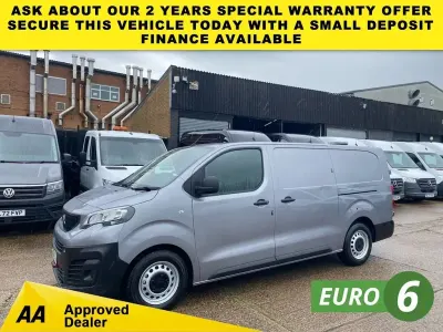 Käytetty Peugeot Expert Premium 100 HP (73 kW) 2022 Harmaa Van
