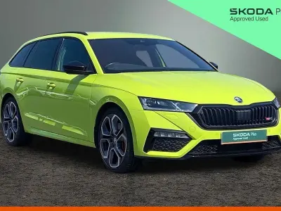 Used Skoda Octavia vRS 180 HP (132 kW) 2023 Hyper green Estate