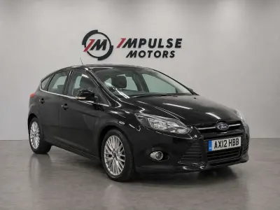 Begagnad Ford Focus Zetec 2012 Svart Halvkombi