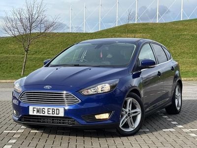 Used Ford Focus Zetec 125 HP (91 kW) 2016 Blue Hatchback