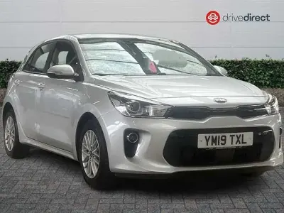 Begagnad Kia Rio 100 HK (73 kW) 2019 Silver Halvkombi