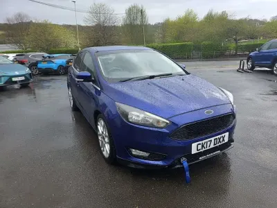 Używany Ford Focus Zetec 120 KM (88 kW) 2017 Niebieski Hatchback