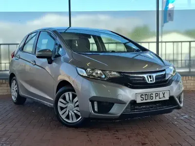 Begagnad Honda Jazz S 102 HK (75 kW) 2016 Silver Halvkombi