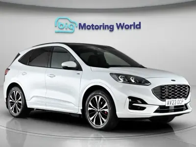 Begagnad Ford Kuga ST-Line X 225 HK (165 kW) 2023 Vit SUV