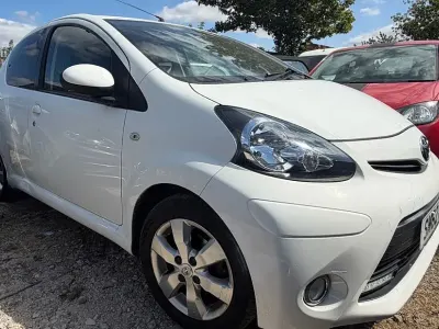 Used Toyota Aygo 68 HP (50 kW) 2012 White Hatchback