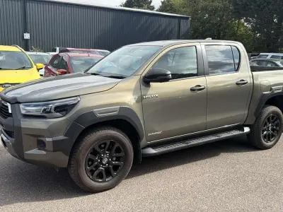 Used Toyota HiLux 204 HP (150 kW) 2025 Bronze Pickup