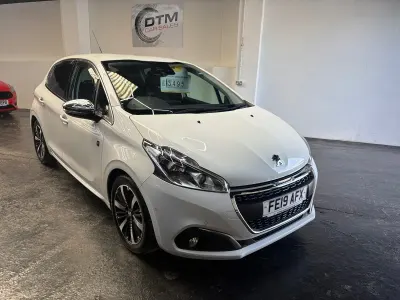 Used Peugeot 208 S 100 HP (73 kW) 2019 White Hatchback