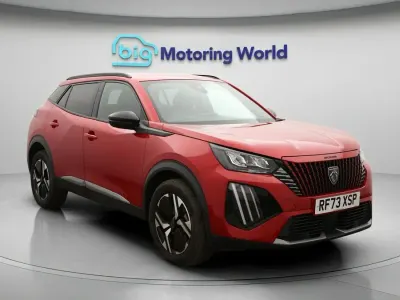 Begagnad Peugeot 2008 Allure 129 HK (94 kW) 2023 Röd SUV