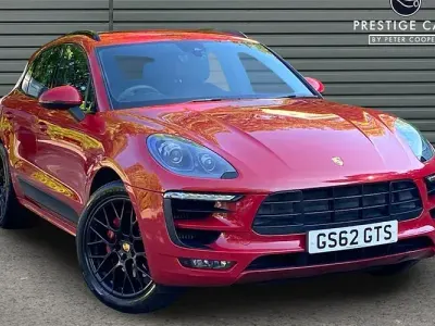 Used Porsche Macan 360 HP (264 kW) 2017 Red SUV