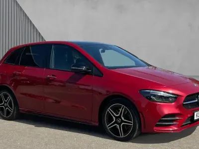 Usado Mercedes B250e AMG Line Premium Plus 218 HP (160 kW) 2022 Vermelho Monovolume