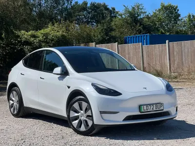 Used Tesla Model Y Long Range AWD 378 kW (514 HP) 2022 White SUV