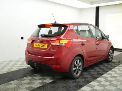 Used Hyundai ix20 SE 125 HP (91 kW) 2017 Red Hatchback
