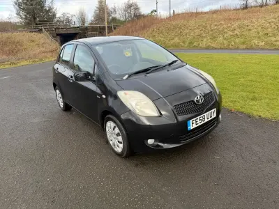 Begagnad Toyota Yaris T3 88 HK (64 kW) 2008 Svart Halvkombi